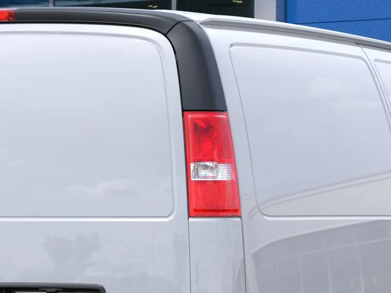 New 2025 Summit White Chevrolet 1WT image 20