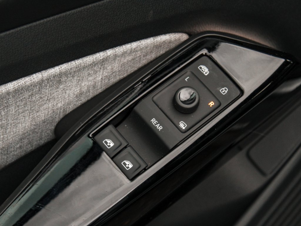 Used 2025 silver mist metallic Volkswagen Pro image 9