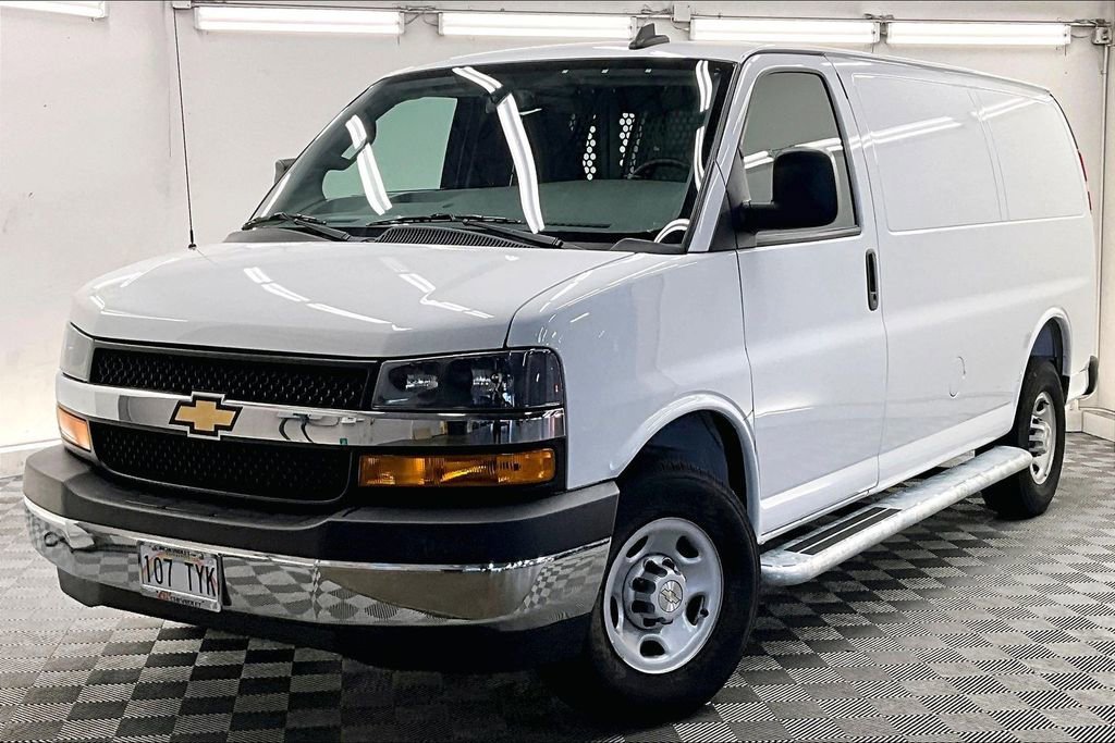 2025 Chevrolet Express 2500 Work Van HD's photo