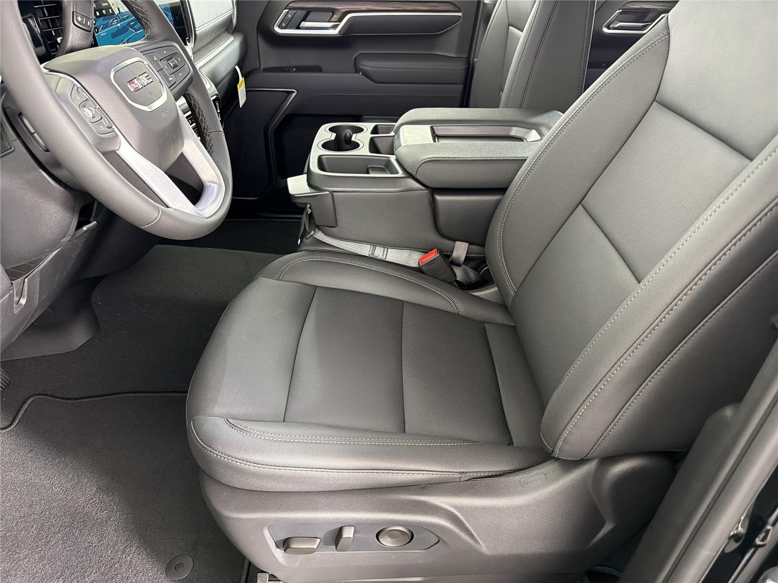 2026 GMC Sierra 1500 SLT - Photo 7