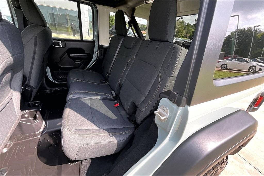 Used 2024  Jeep Sport S image 24