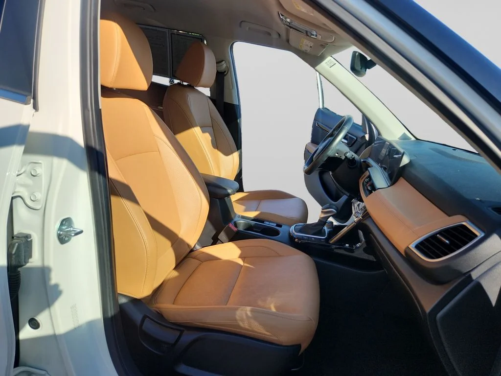Used 2024 White Kia SX image 17