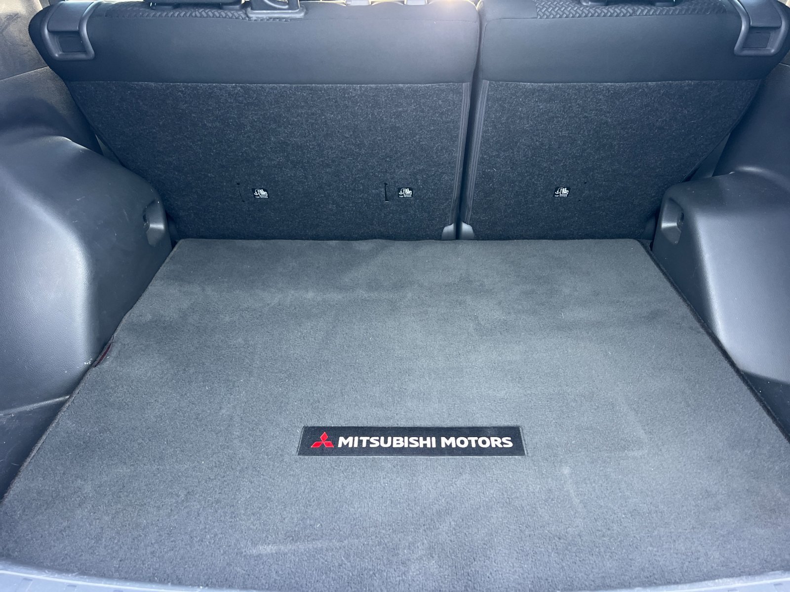 Used 2023  Mitsubishi LE image 15