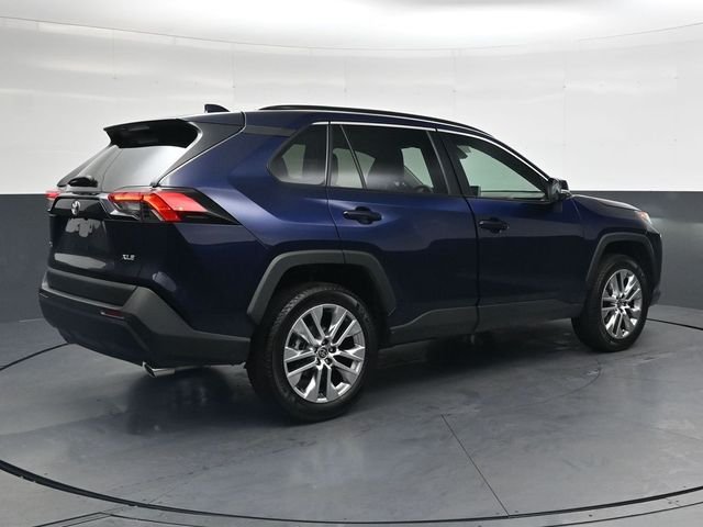 Used 2024  Toyota XLE Premium image 4