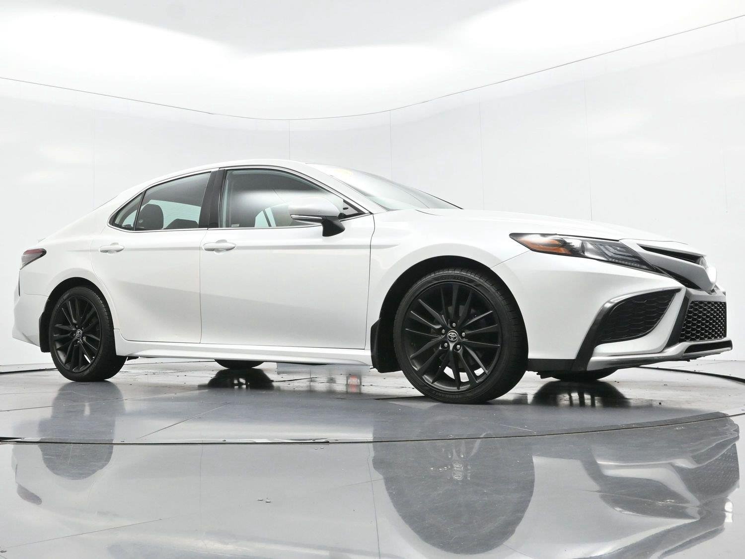 Used 2022 Wind Chill Pearl Toyota XSE image 48