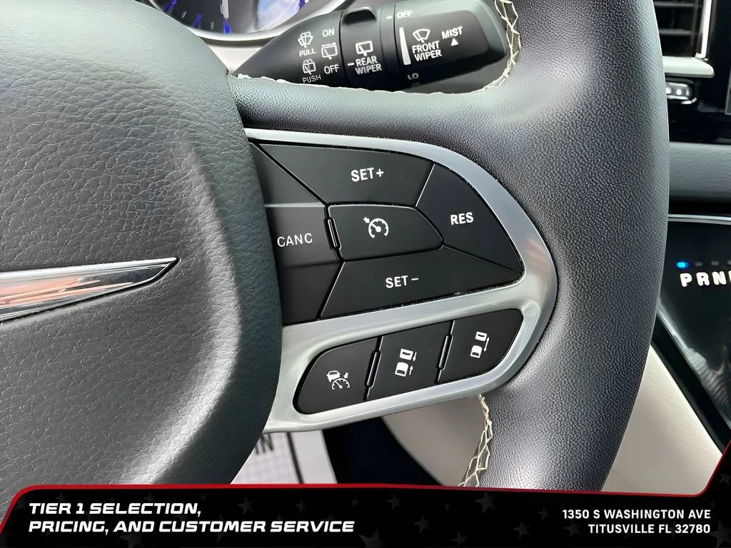 Used 2023 White Chrysler Touring L image 27