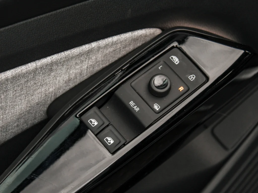 Used 2025 silver mist metallic Volkswagen Pro image 9