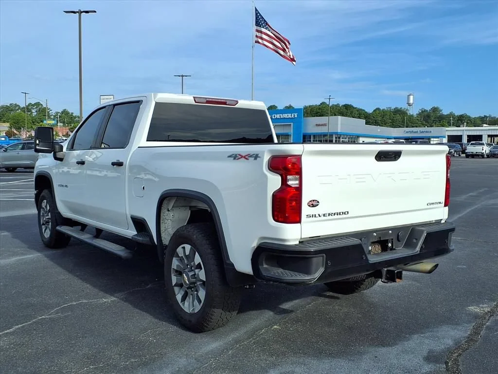 Used 2025 Summit White Chevrolet Custom image 17
