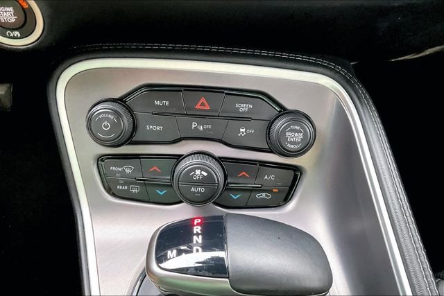 Used 2022 White Dodge SXT image 29