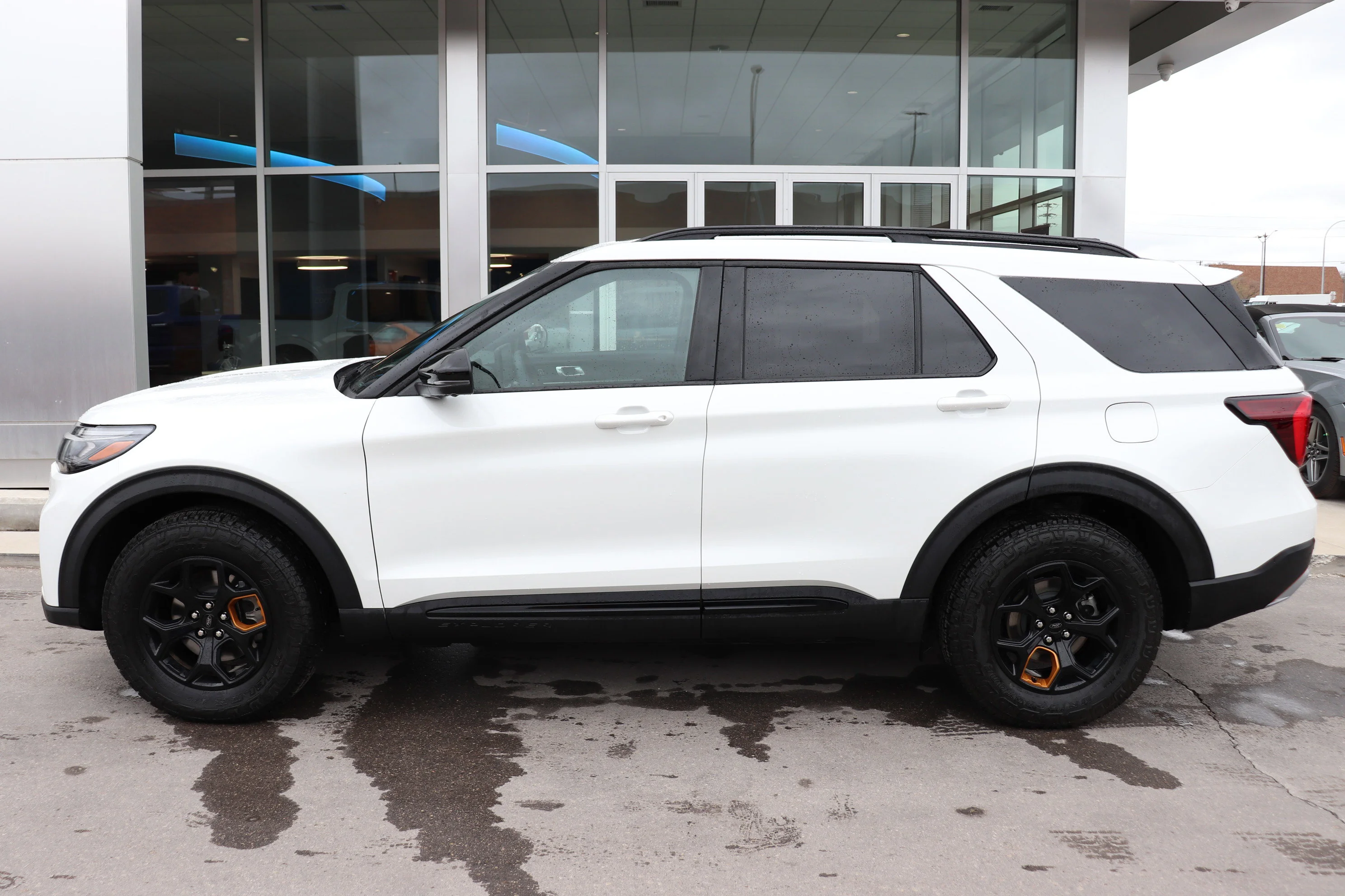 New 2026 STAR WHITE MET TRI-COAT Ford Tremor image 3