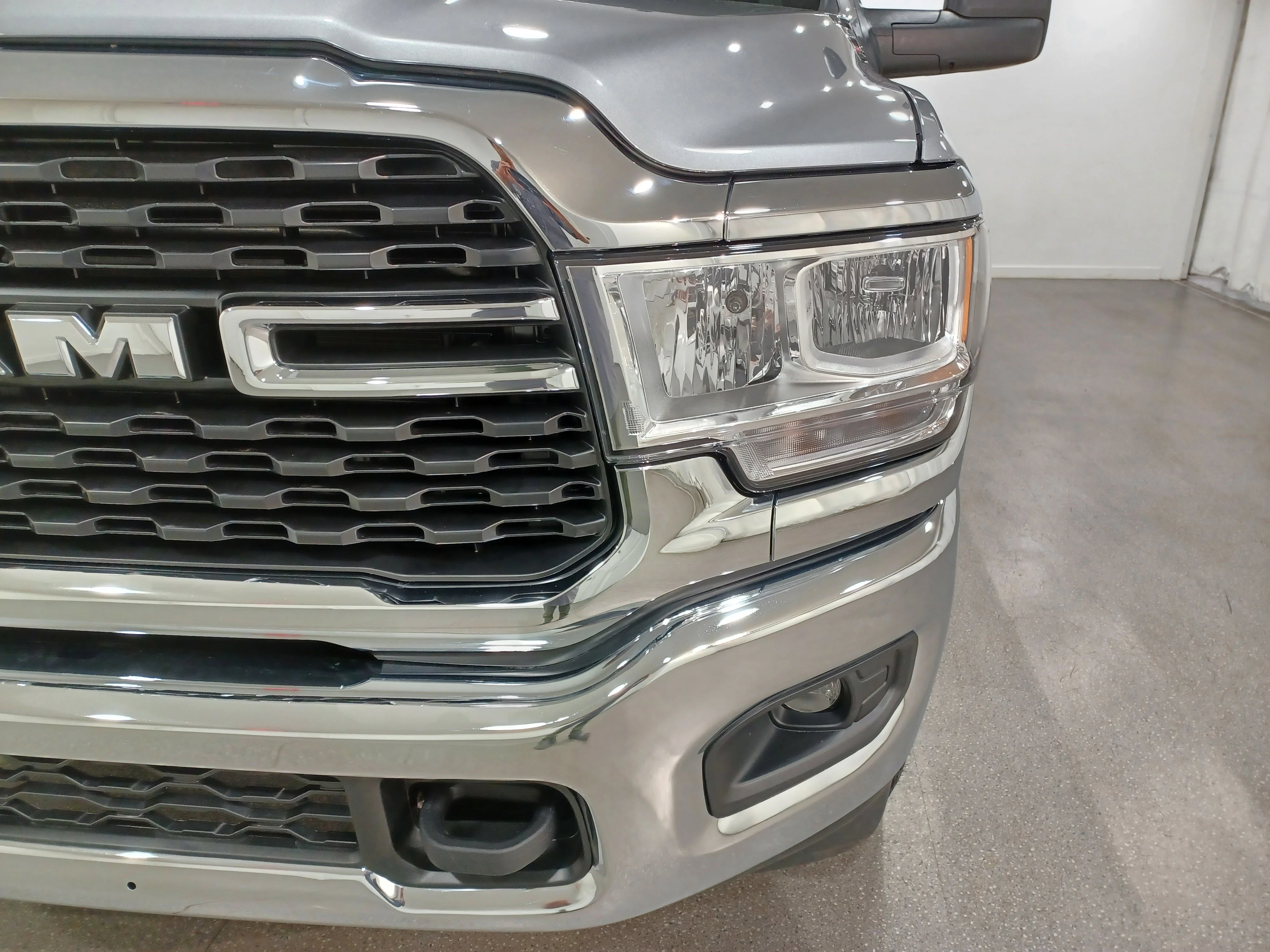 Certified Used 2024 Billet Silver Metallic Ram Bighorn 6.4L HEMI | 4x4 | 6 Pass | 6 Foot Box | Trailer Mirrors & Brake | Park Assist image 5