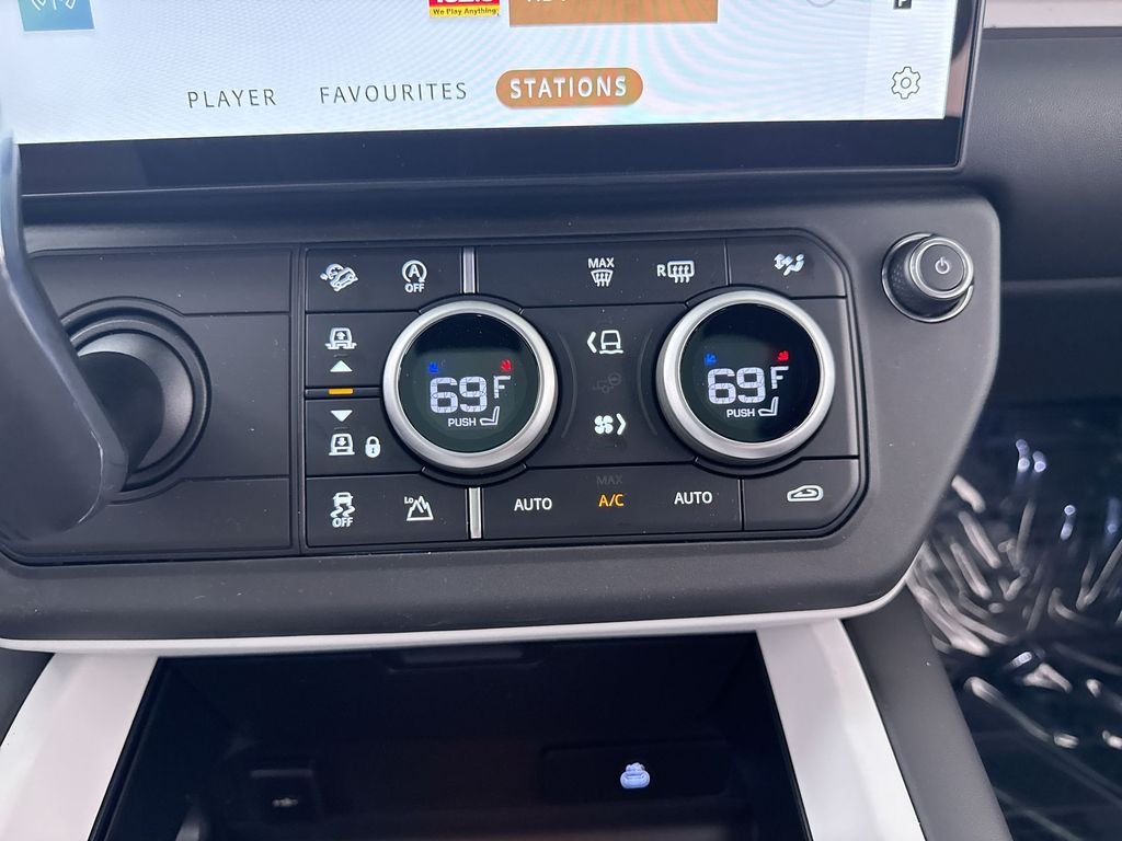 New 2026 BORASCO GRY MET Land Rover X-Dynamic SE image 17