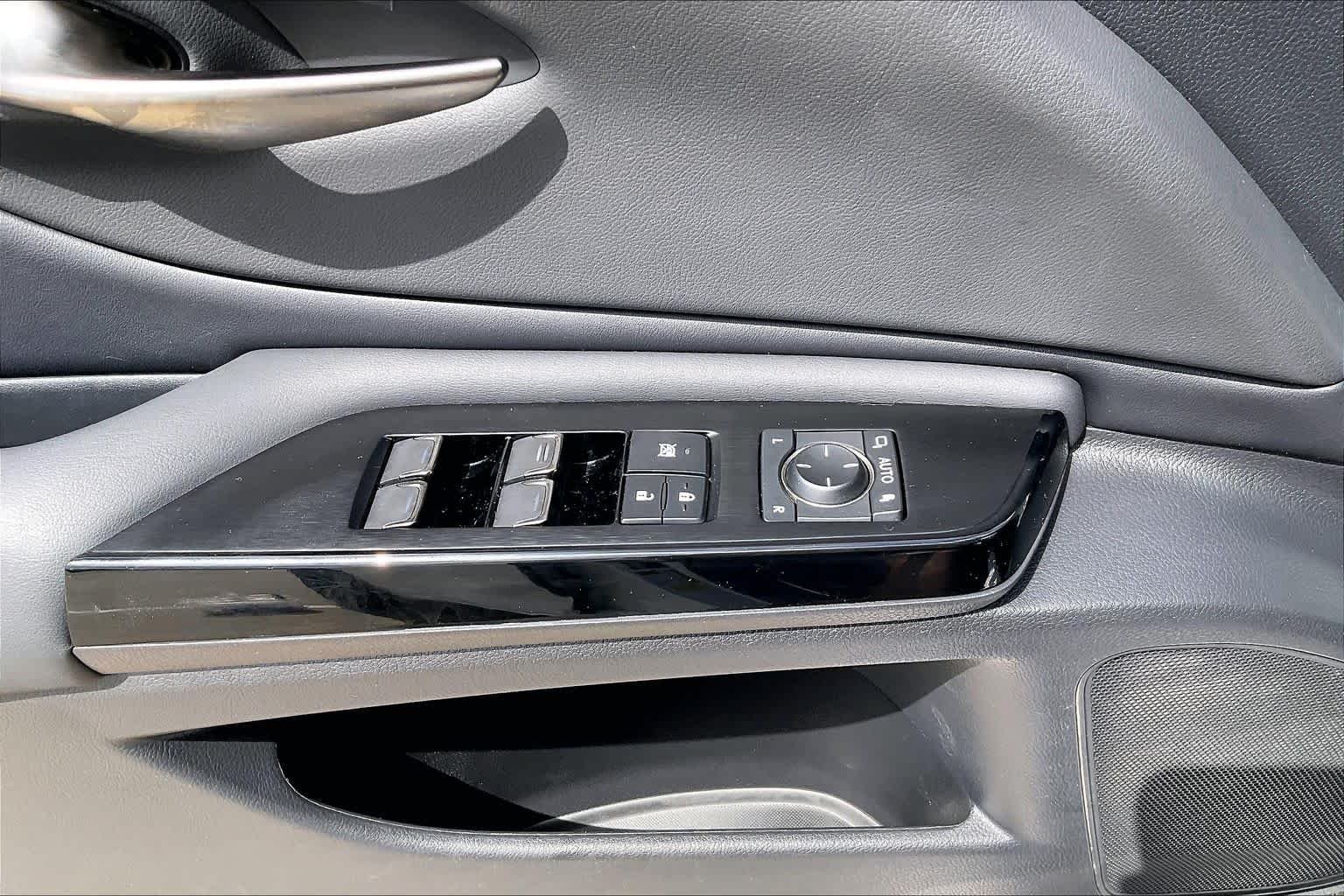 Used 2024 Eminent White Pearl Lexus  image 33