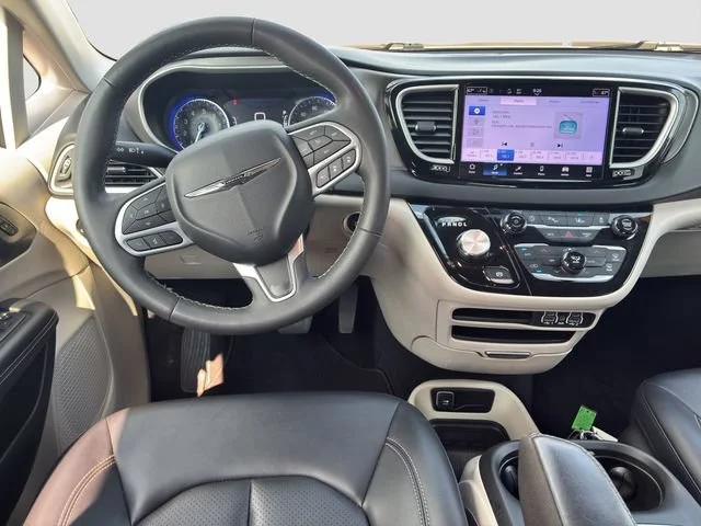 Used 2024 Silver Mist Chrysler Touring L image 15