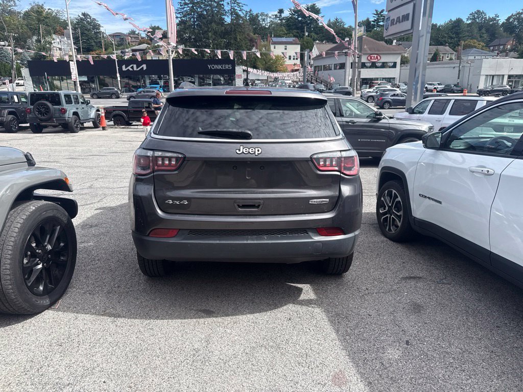 Used 2019 Gray Jeep Latitude image 4
