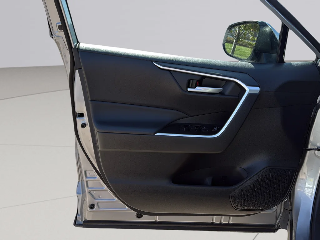 Used 2025 Silver Sky Metallic Toyota XLE image 25