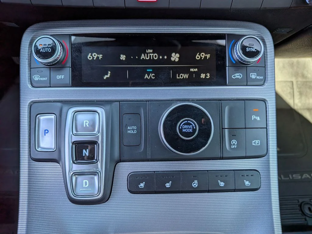 Used 2024 Silver Hyundai Calligraphy image 27