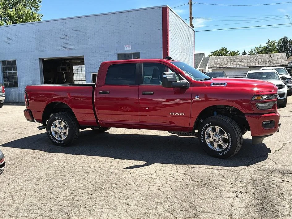 New 2026 Molten Red Pearl-Coat Exterior Paint RAM Big Horn image 8