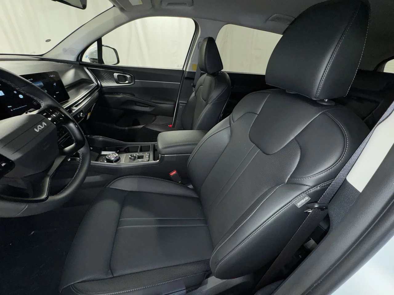 New 2026 Snow White Pearl Kia EX image 13