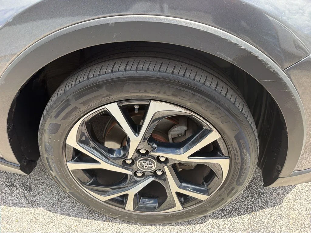 Used 2019 Magnetic Gray Metallic Toyota XLE image 9