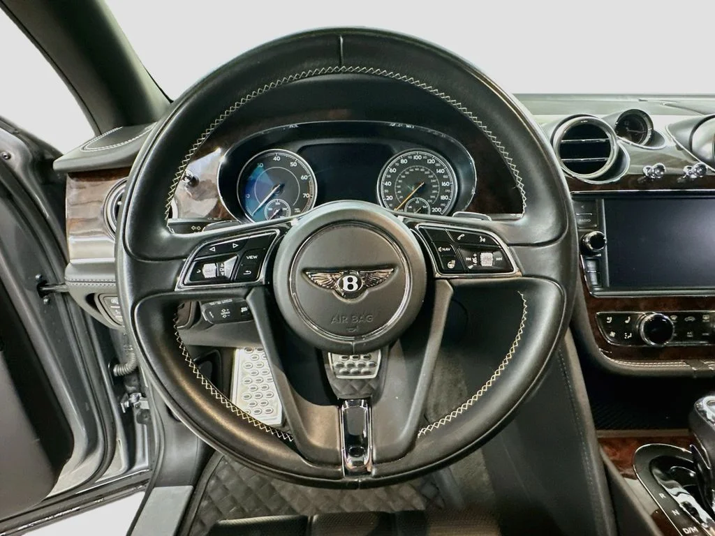 Used 2018  Bentley W12 image 12