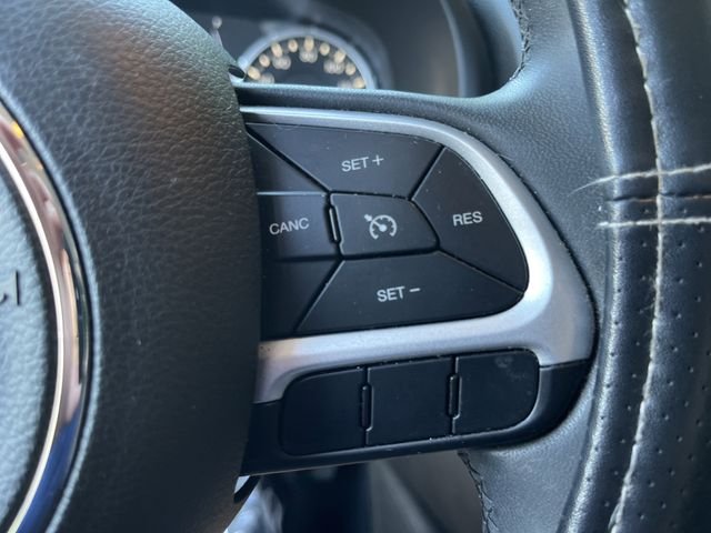 Used 2018 Glacier Metallic Jeep Latitude image 27