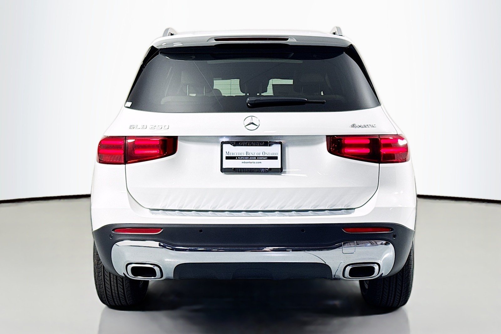 New 2026 Polar White Mercedes-Benz GLB 250 4MATIC® SUV image 3