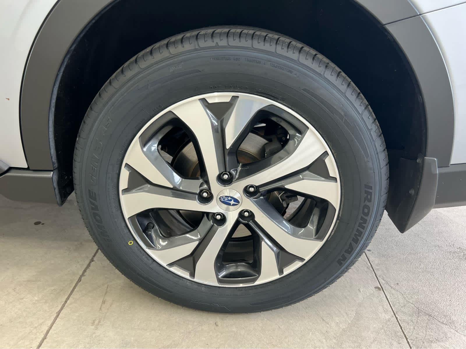 Used 2022 Ice Silver Metallic Subaru Limited image 10