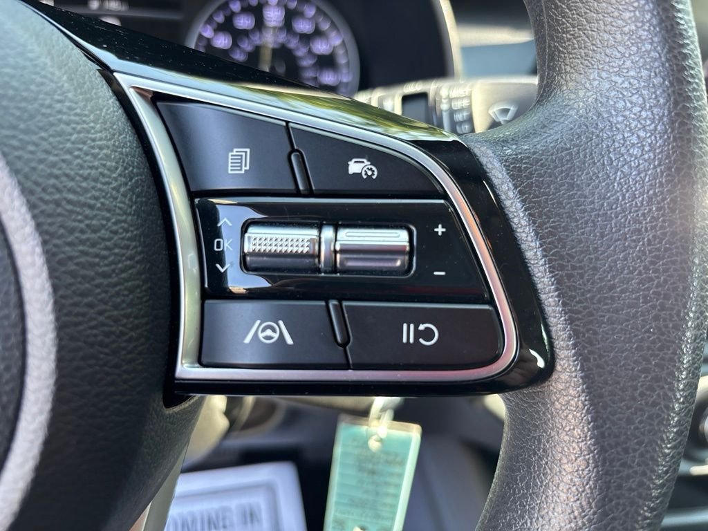Used 2023 White Kia LXS image 20