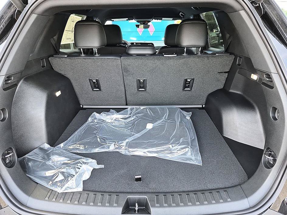 New 2026 Mosaic Black Metallic Chevrolet LT image 29