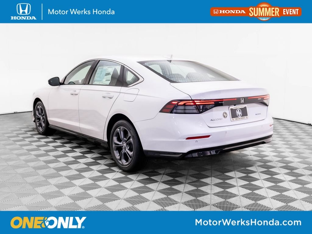 New 2026 Platinum White Pearl Honda EX-L image 3