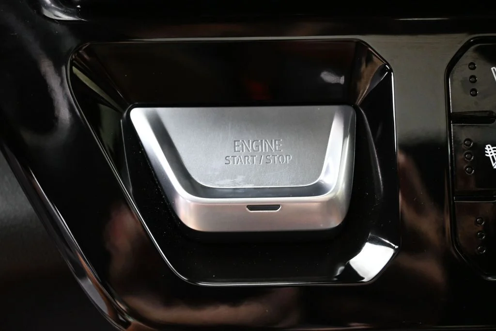 Used 2022 White GMC Denali Ultimate image 5