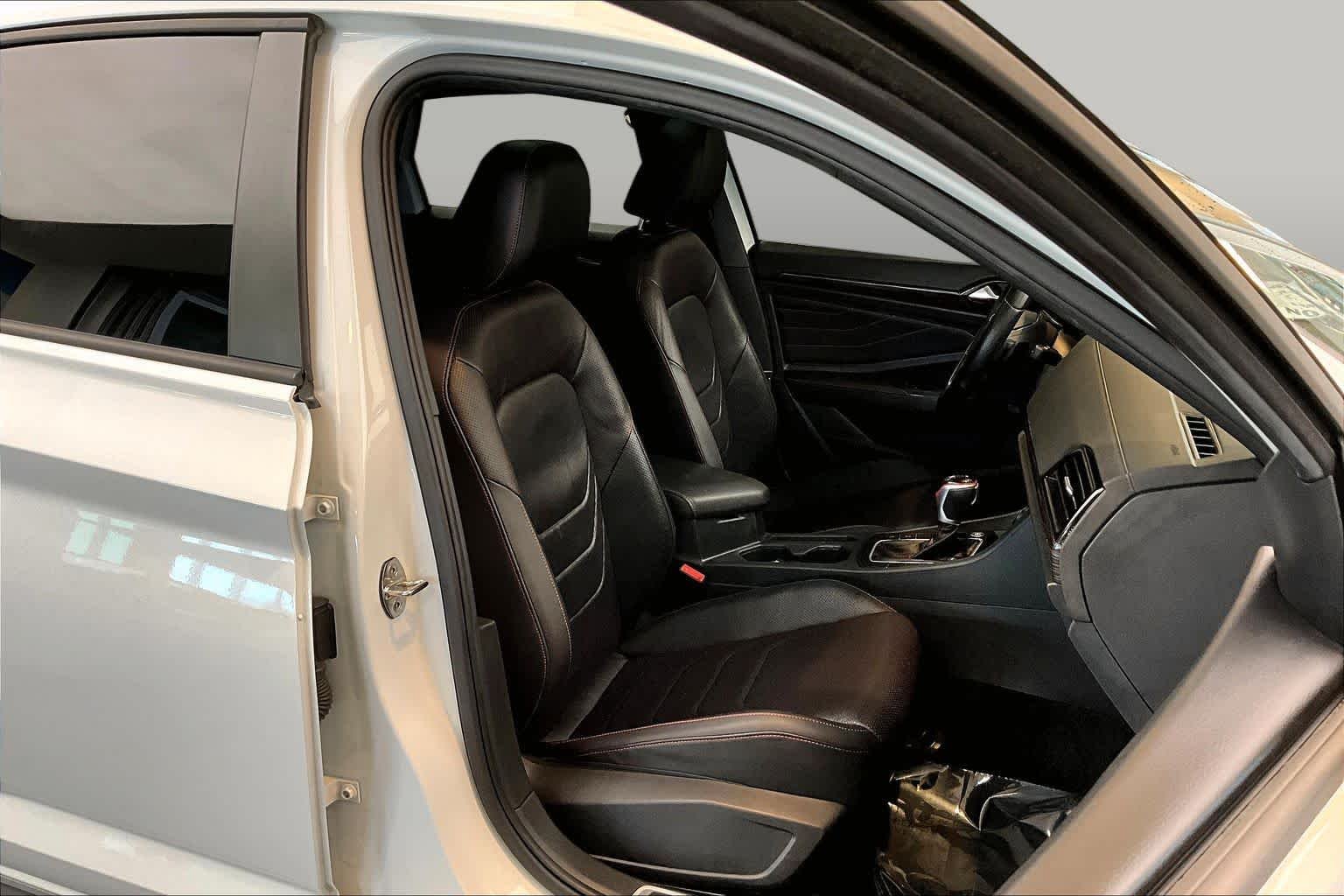 Used 2023 Pure White Volkswagen Autobahn image 9