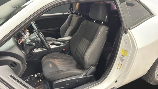 2019 Dodge Challenger SXT Auto's photo