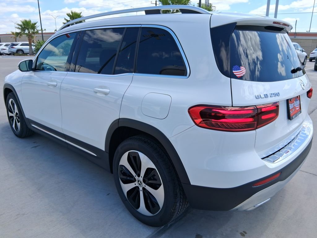 New 2026 Polar White Mercedes-Benz GLB 250 image 7