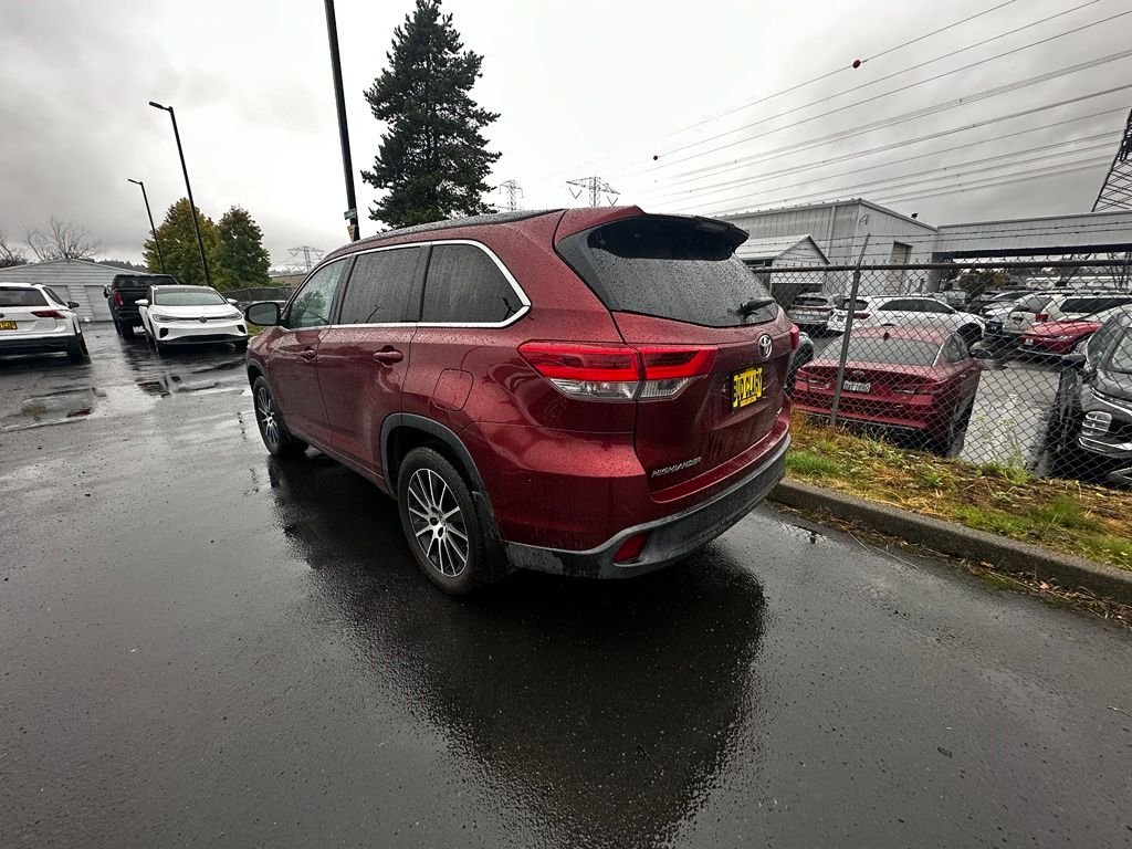 Used 2018 Red Toyota SE image 5