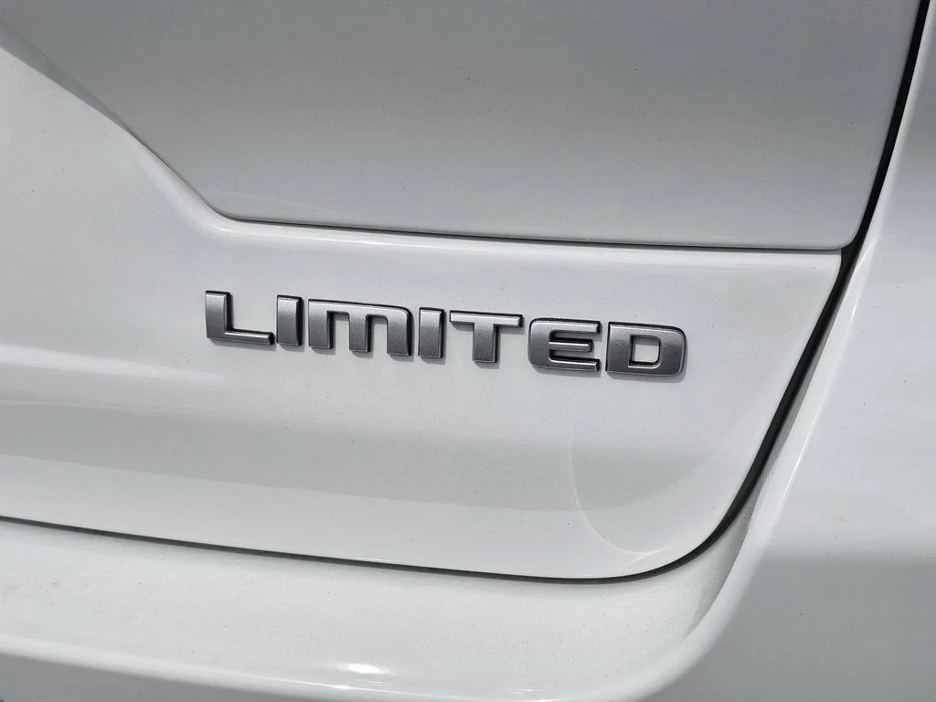 New 2026 Bright White Clear-Coat Exterior Paint Jeep Limited image 10