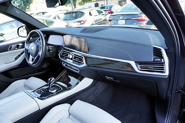 Used 2023 Gray BMW xDrive40i image 9