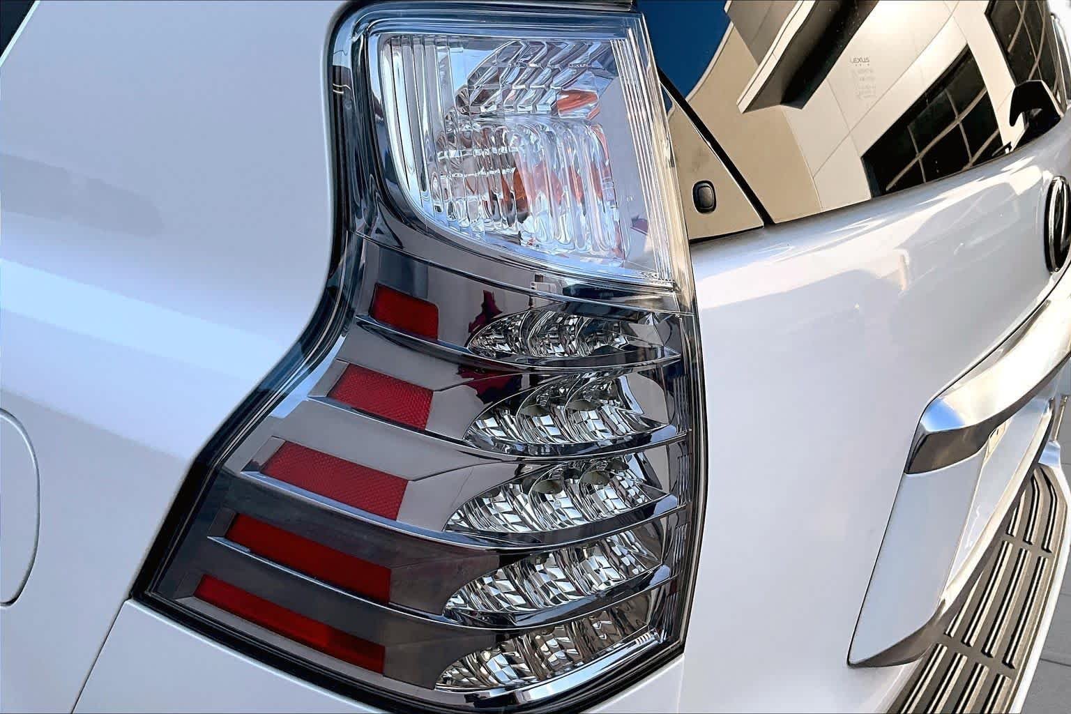 Used 2022 Starfire Pearl Lexus Premium image 28