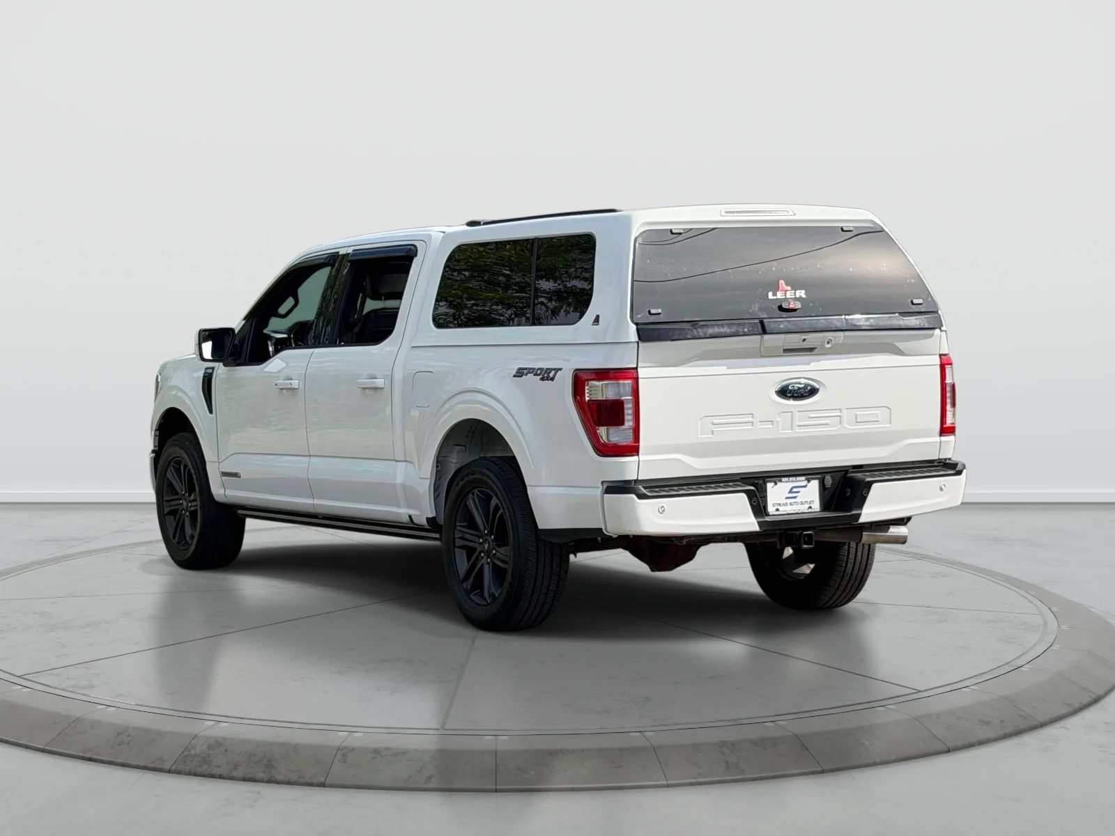 Used 2023 White Ford Lariat image 4