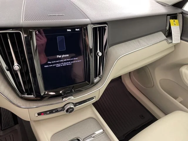 Certified Used 2025 Crystal White Volvo Plus image 34
