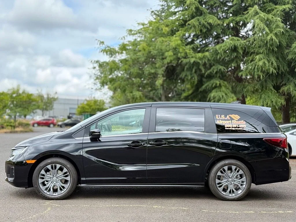 Used 2025  Honda Touring image 2