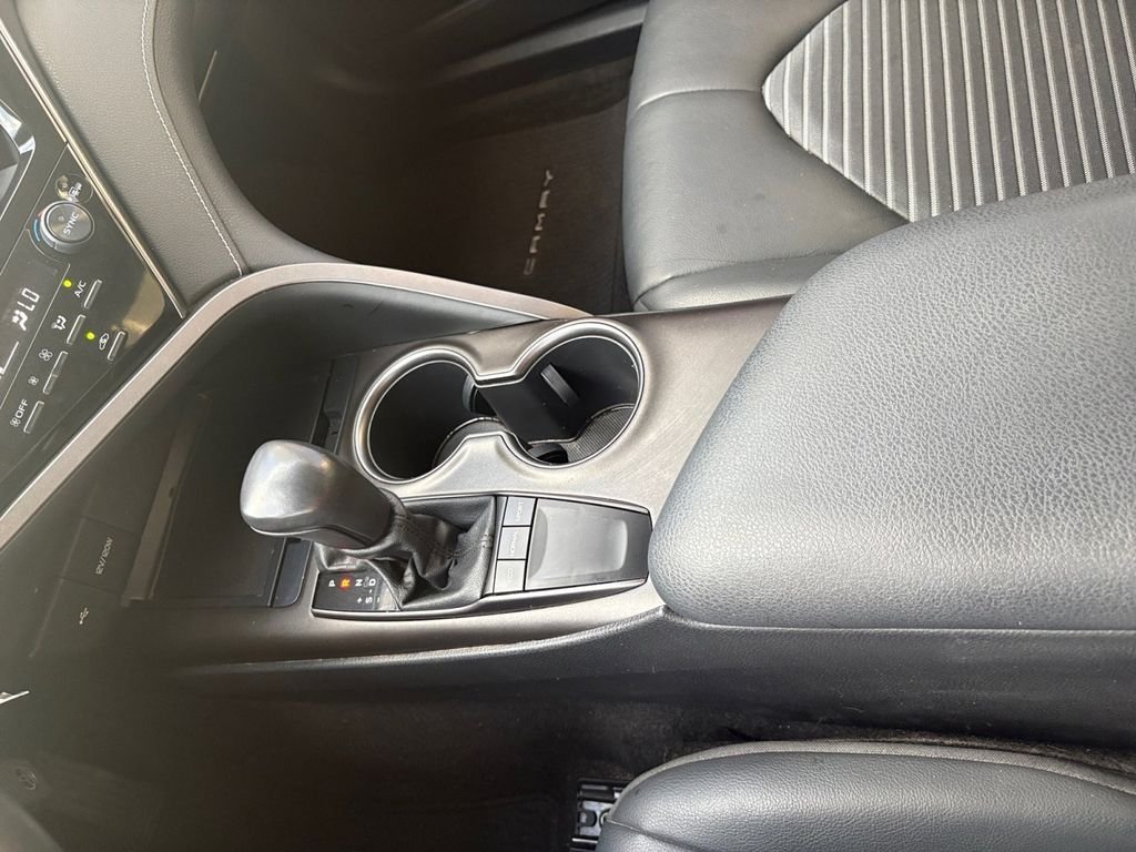 Used 2022 White Toyota SE image 18
