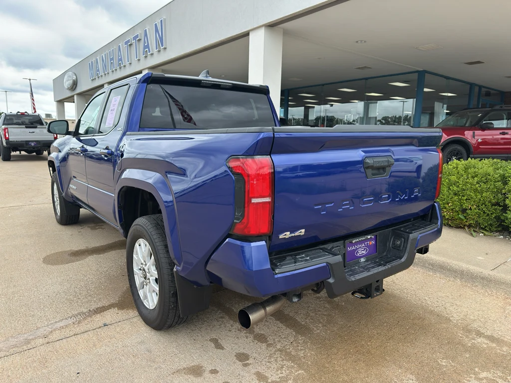 Used 2024 Blue Crush Metallic Toyota SR5 image 10
