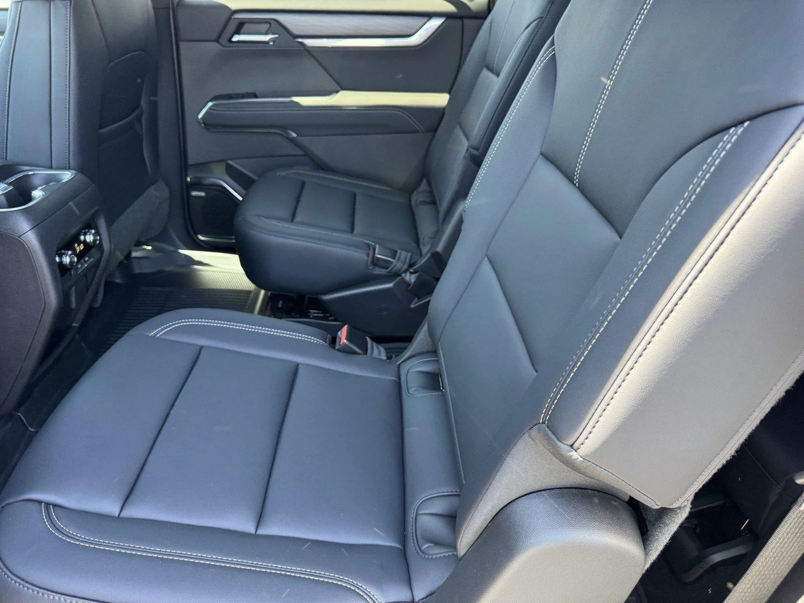 New 2027 Ebony Twilight Metallic GMC Elevation image 12