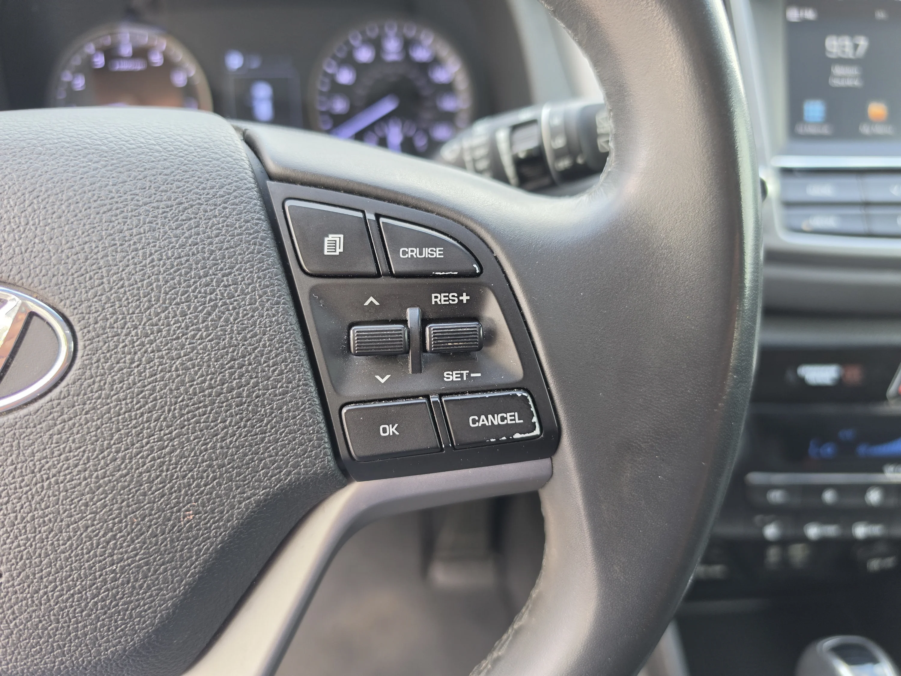 Used 2018 Black Noir Pearl Hyundai Value image 34