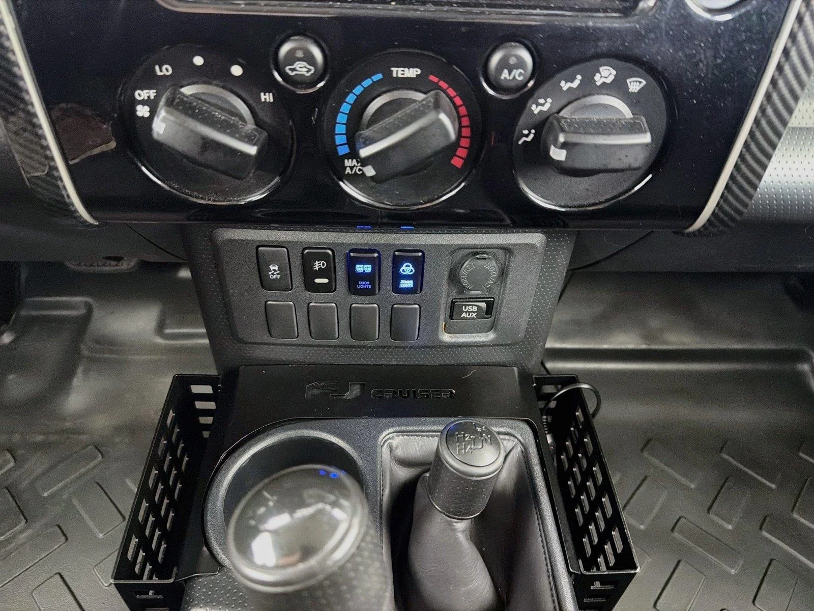 Used 2014 Black Toyota SR image 15