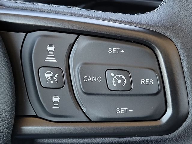 New 2026 Bright White Clear-Coat Exterior Paint Jeep Mojave image 15