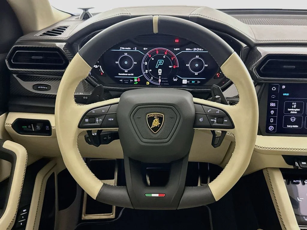Used 2025 White Lamborghini SE image 11
