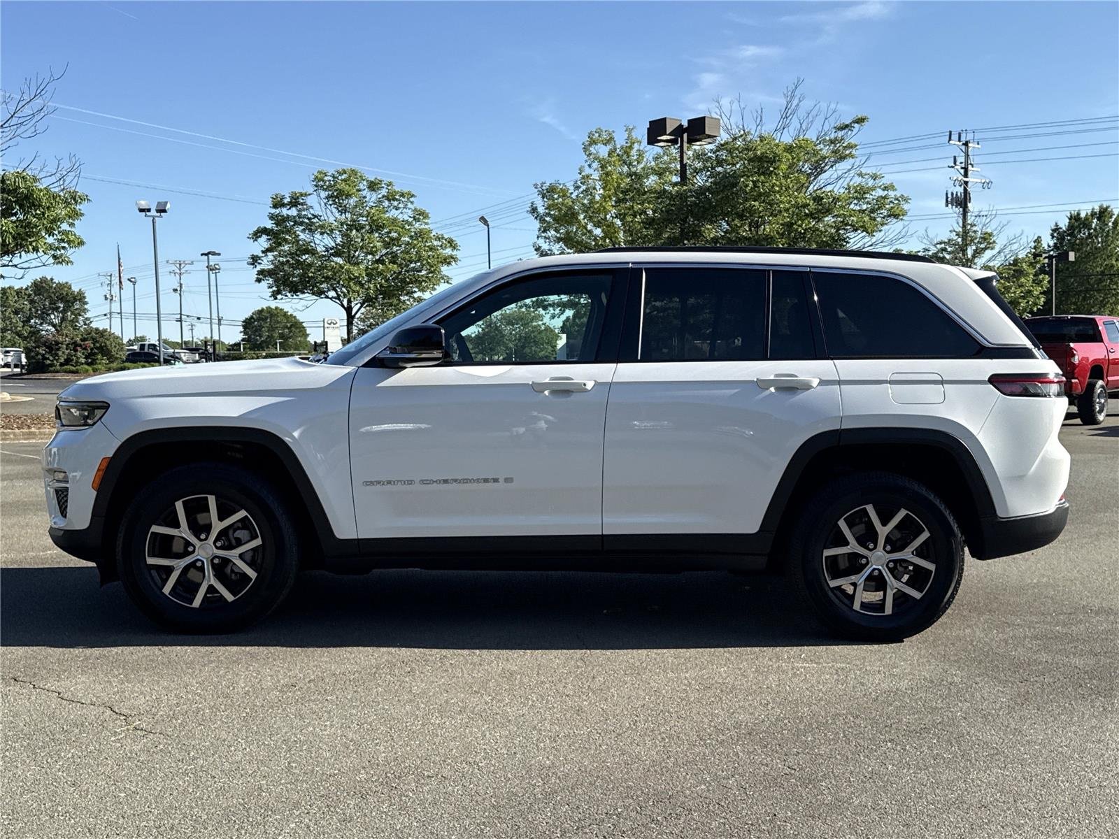Used 2024 Bright White Clearcoat Jeep Limited image 21